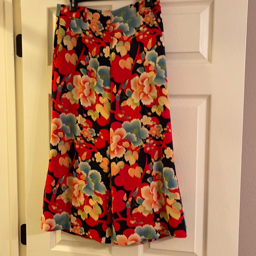 Fun floral wide leg LOFT cropped trouser EUC